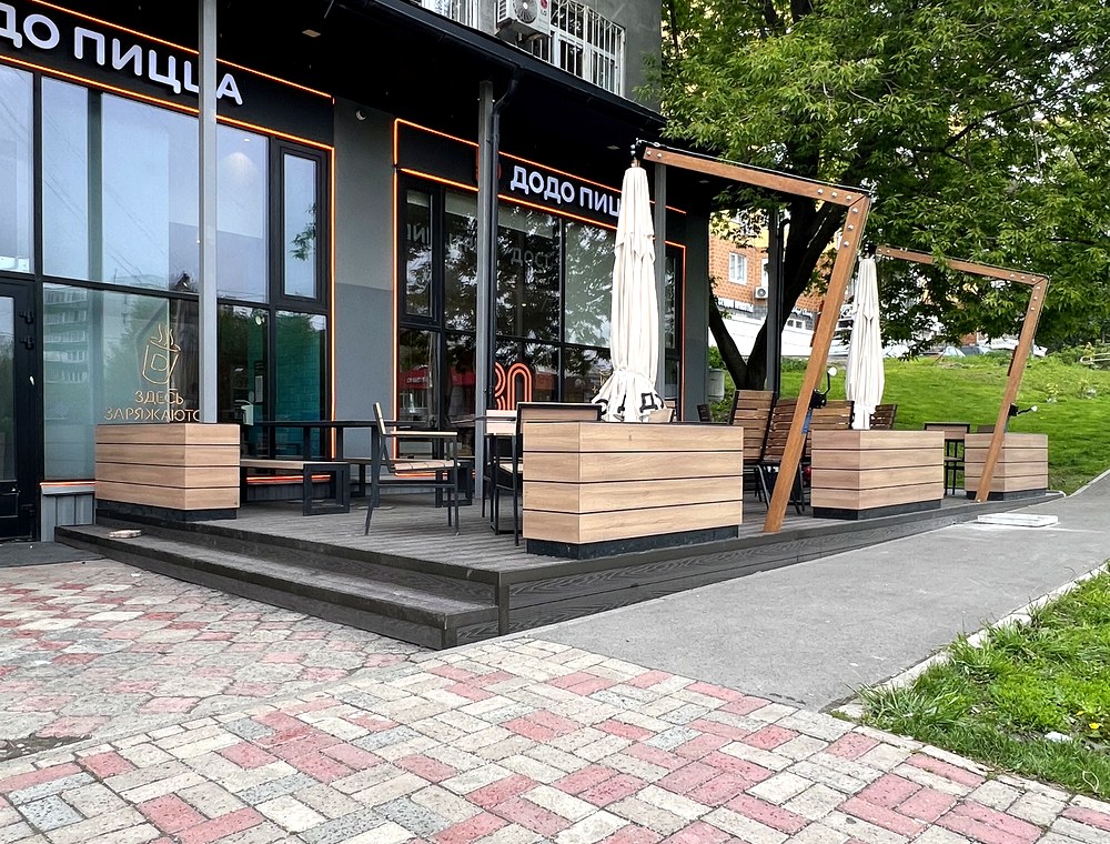 Готовая летняя веранда перед рестораном